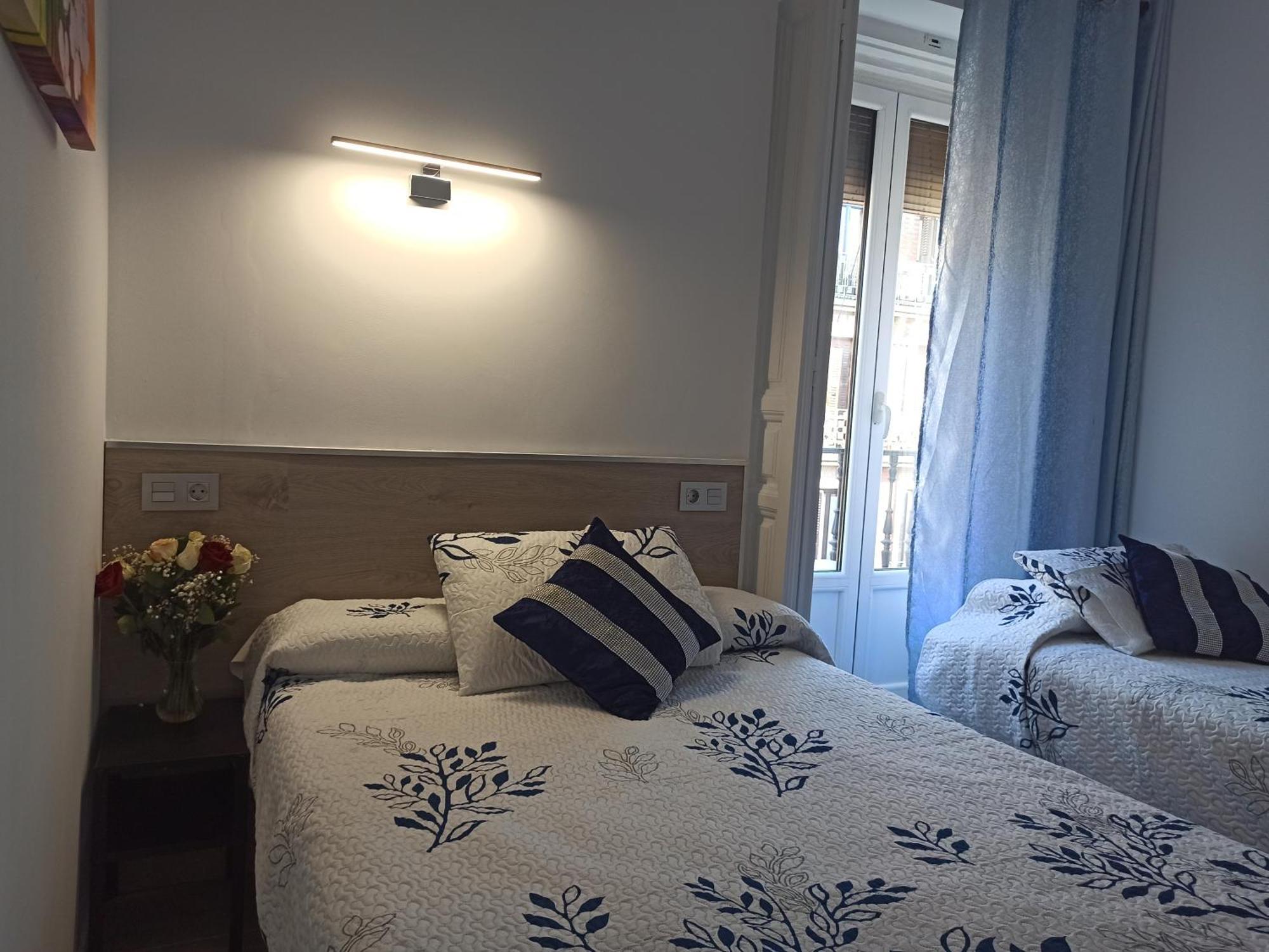Hostal Huespedes Toledo Madrid Bagian luar foto