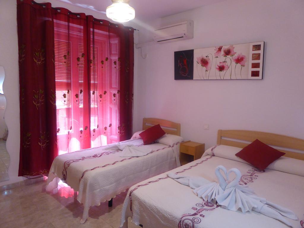 Hostal Huespedes Toledo Madrid Bagian luar foto